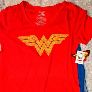 Wonder Women T shirt with 2 removal capes